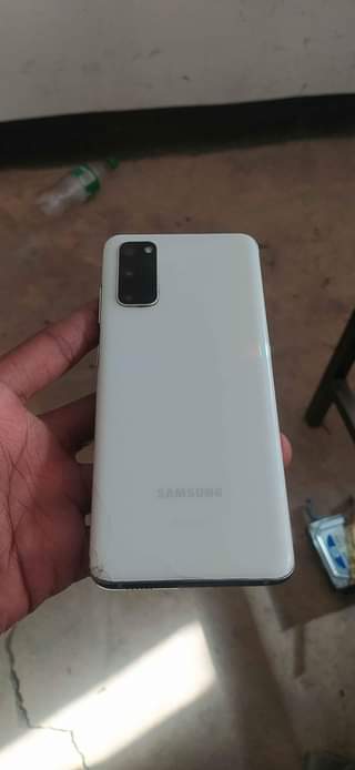 A picture of Samsung s20 5G