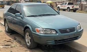 A picture of TOYOTA CAMRY