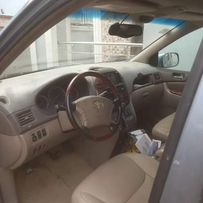 A picture of Toyota sienna 2005