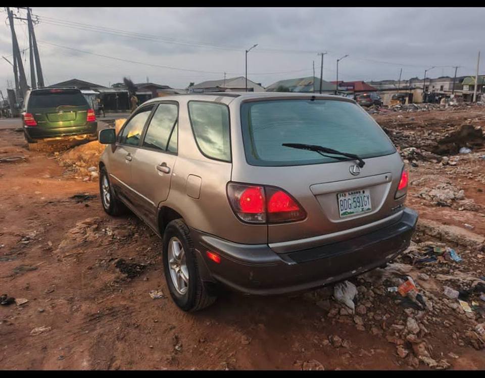 A picture of Lexus 03