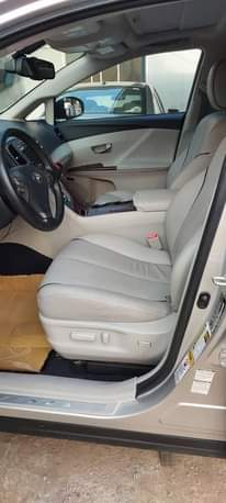 A picture of Toyota Venza V6 2010 Model Thumb Start Panoramic Sunroof with