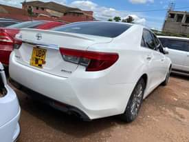 A picture of 2014 Toyota Mark x Toyota 2.5cc