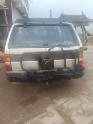 A picture of Old model Nissan pathfinder Is available with good condition engine