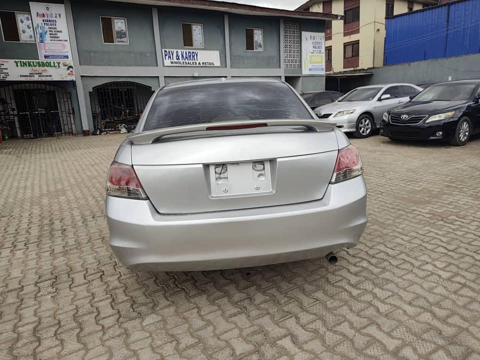 A picture of Honda Accord v4 2009 model