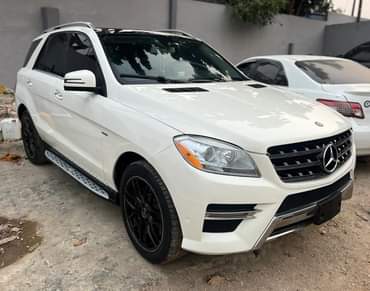 A picture of Clean 2013 Mercedes Benz ML350 Full option with panoramic roof
