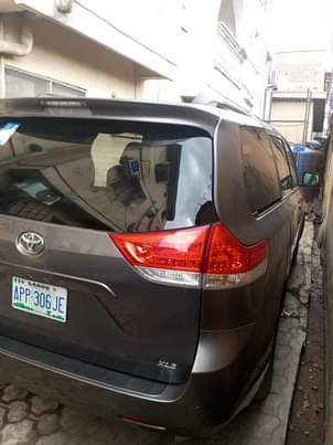 A picture of Toyota sienna 2012 model with cool enging less than a