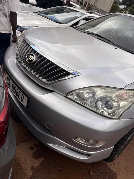 A picture of Toyota Harrier 2008 model