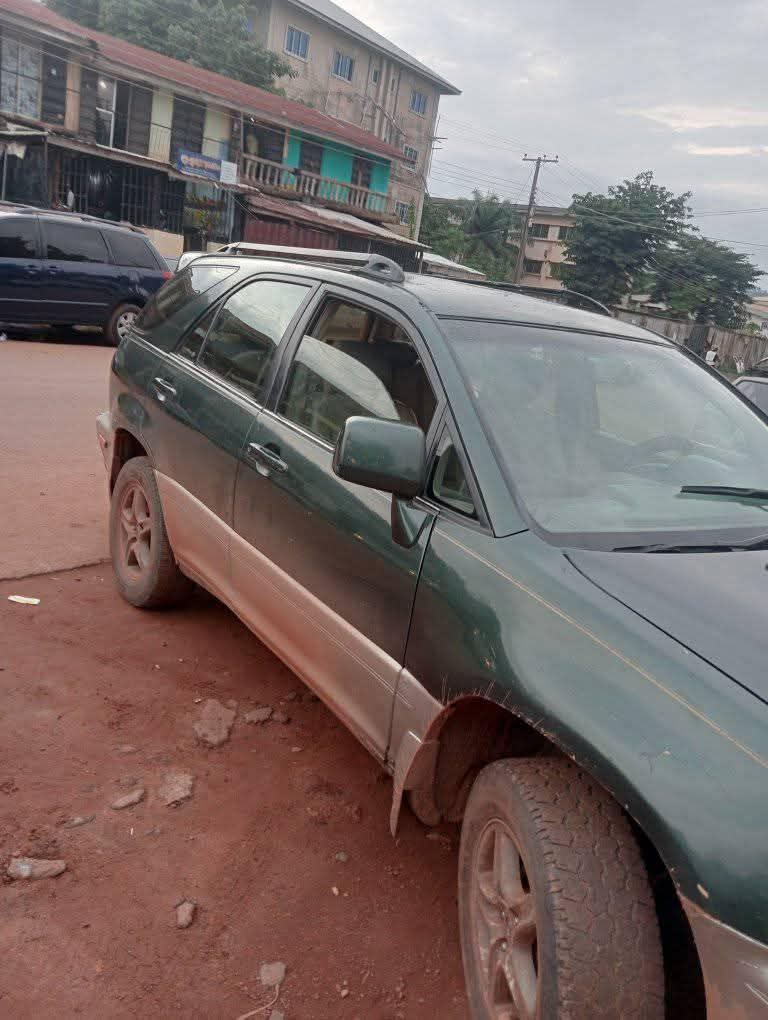 A picture of 2003 Lexus rx 300