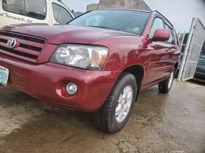 A picture of 3 rows 2004 highlander Available for inspection Engine gear ac