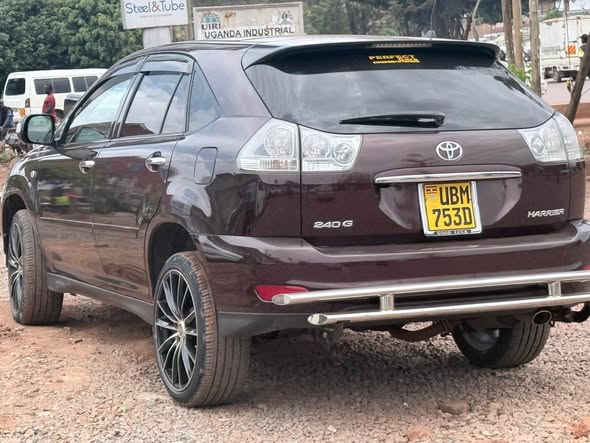 A picture of Toyota Harrier 2009