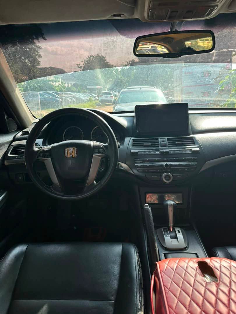 A picture of Honda accord v6