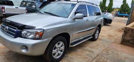 A picture of DEALER MARKET 2005 Toyota 3rows Highlander Gear ac untouched Engine