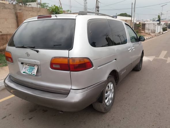 A picture of Clean Toyota Small Sienna on Distress Sales 2 950m last