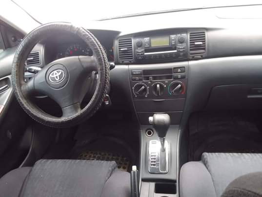 A picture of Obama Toyota Corolla car 2005 prize N4m