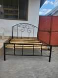 A picture of NAUza kitanda 5 6 chuma nzito Bei 165 0689319654