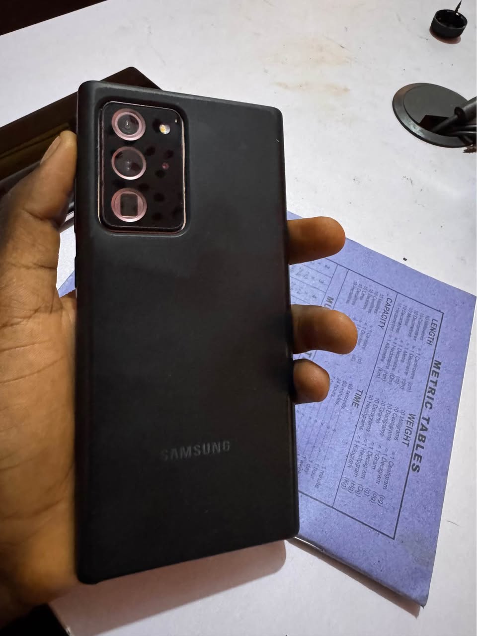 A picture of Pixel 7pro at 650k and note 20 ultra at 650k