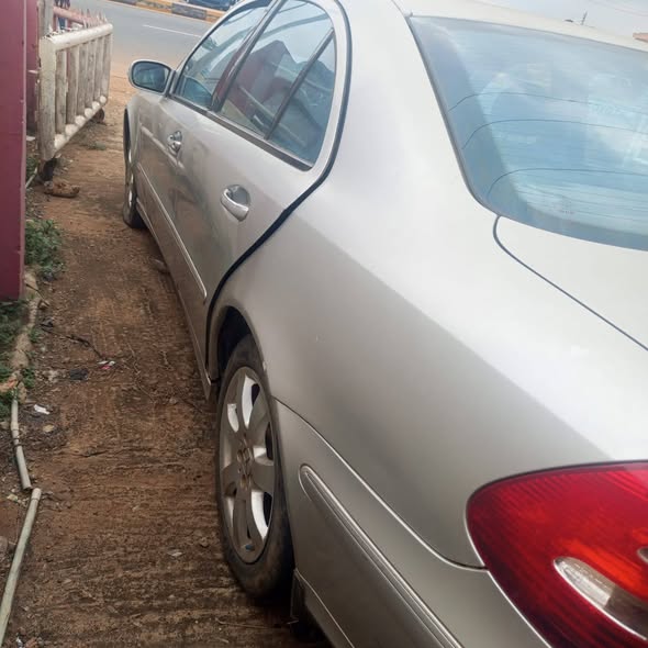 A picture of Benz E230 Automatic transmission Complete pure first body Untouched engine