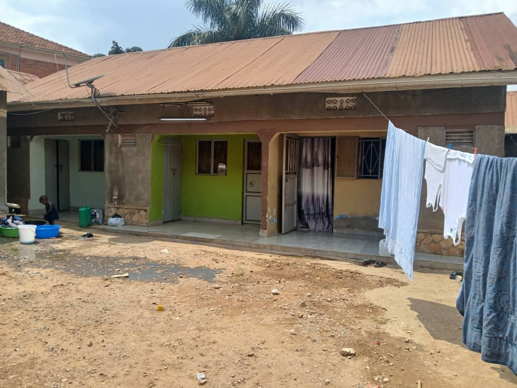 A picture of 2 beds 2 bath House