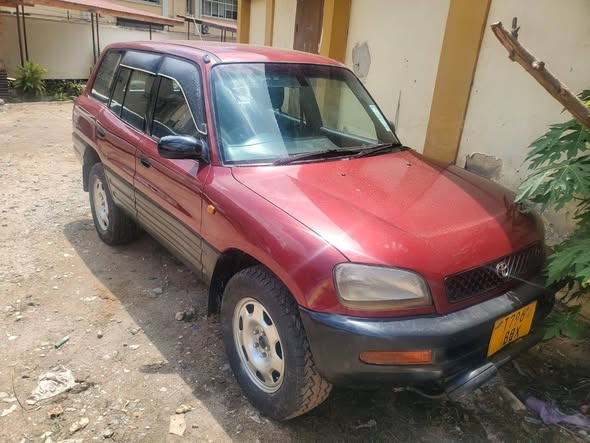 A picture of rav 4 old 7 3m