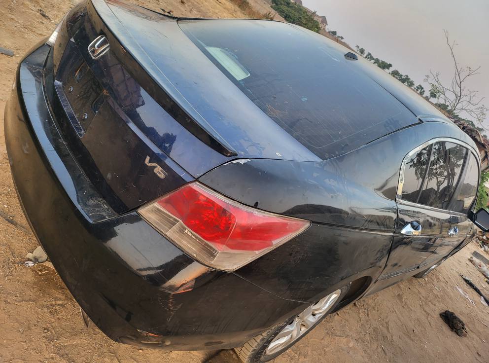 A picture of Honda accord 010 v6