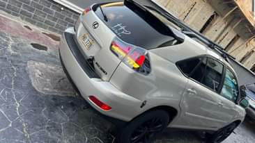 A picture of Lexus rx 330 2005 model