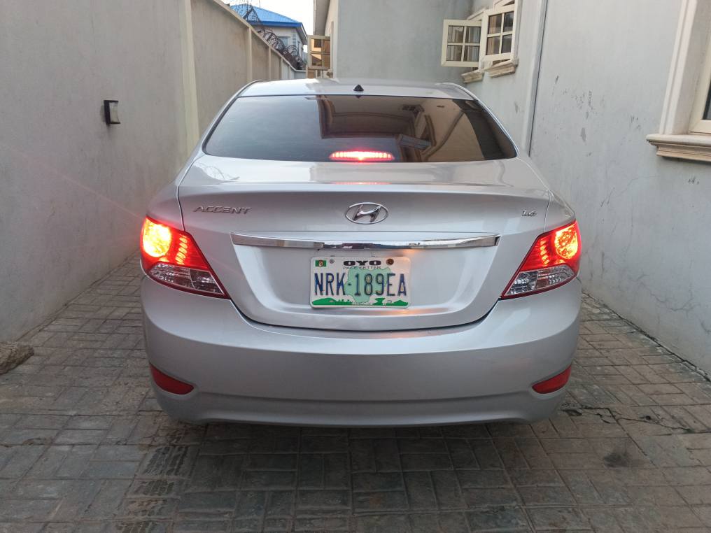 A picture of Hyundai Accent 2013