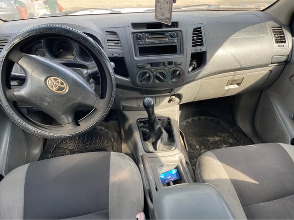 A picture of Toyota Hilux fuel engine 4plug low jack