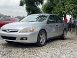 A picture of Honda Accord DC 2007 model First body Price 2 4M