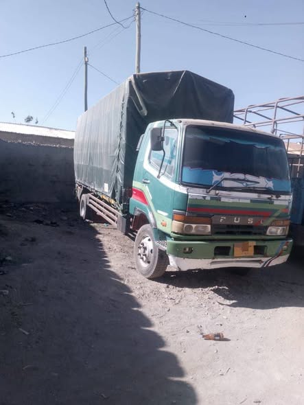 A picture of MITSUBISHI FUSO LONGBASE Million 36 Engine seventeen Gari ni nzima