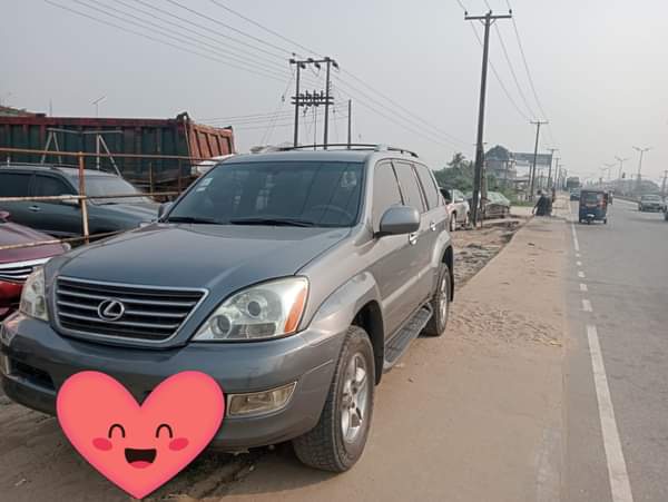 A picture of Le us Gx470 2006 model Everything working Location bayelsa state