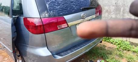 A picture of Toyota sienna