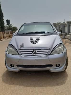 A picture of Extremely super sharp Benz B200 With untempered Engine and Gear