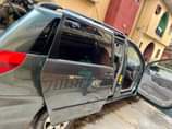 A picture of Toyota Sienna 08