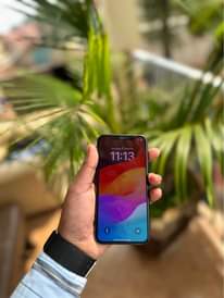 A picture of iPhone 11 Pro 100 no msg