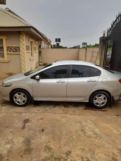 A picture of Honda city 2010 model automatic drive