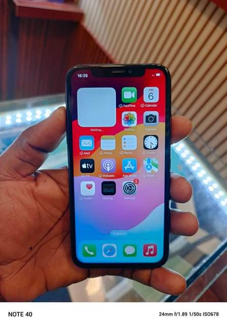 A picture of I phone X gb 64