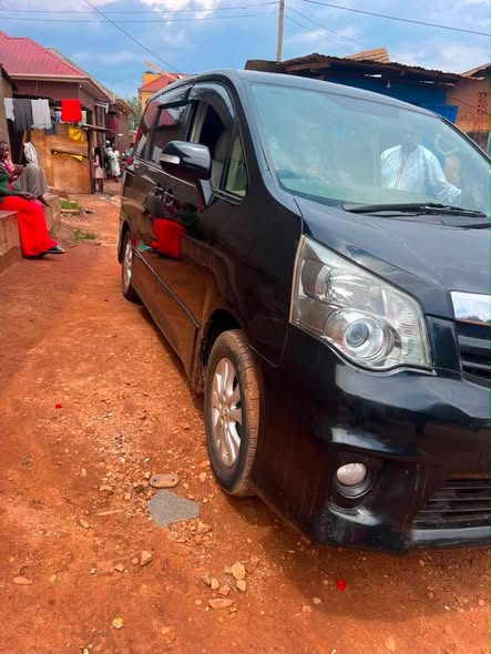 A picture of Toyota Noah si 2012 32m money needed