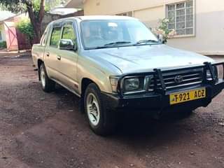 A picture of 2000 Toyota Toyota Hilux double cabin