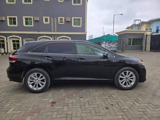 A picture of 2013 Toyota Venza limited 4 plugs fullest option with double