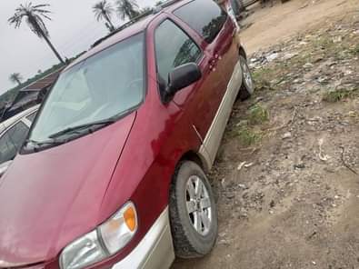 A picture of First body 1999 model sienna buy and drive 1 8m