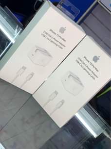 A picture of iPhone Fast charger 25watts