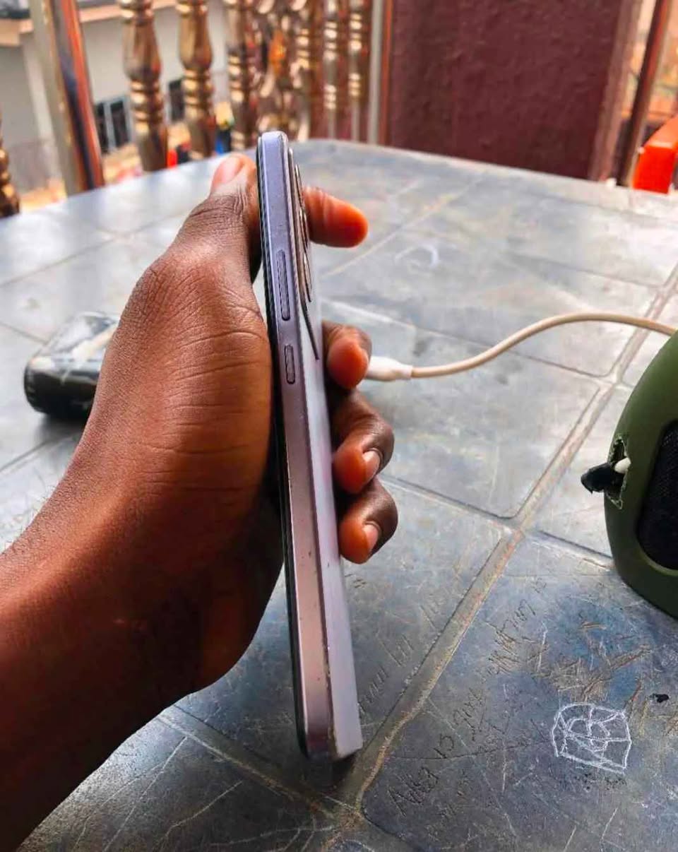 A picture of Vivo v27e water resistant 