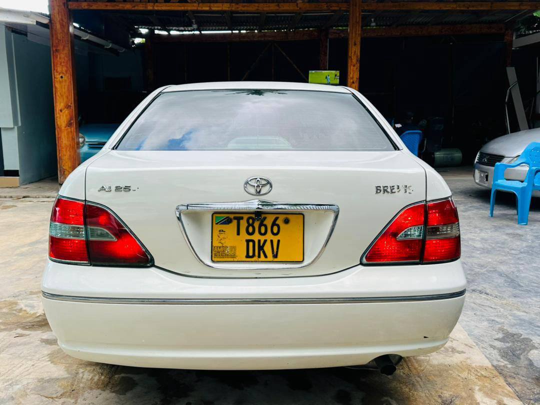 A picture of TOYOTA BREVIS INAUZWA