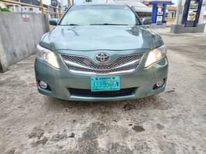 A picture of 2009 Toyota Camry with sound engine and smooth automatic transmission
