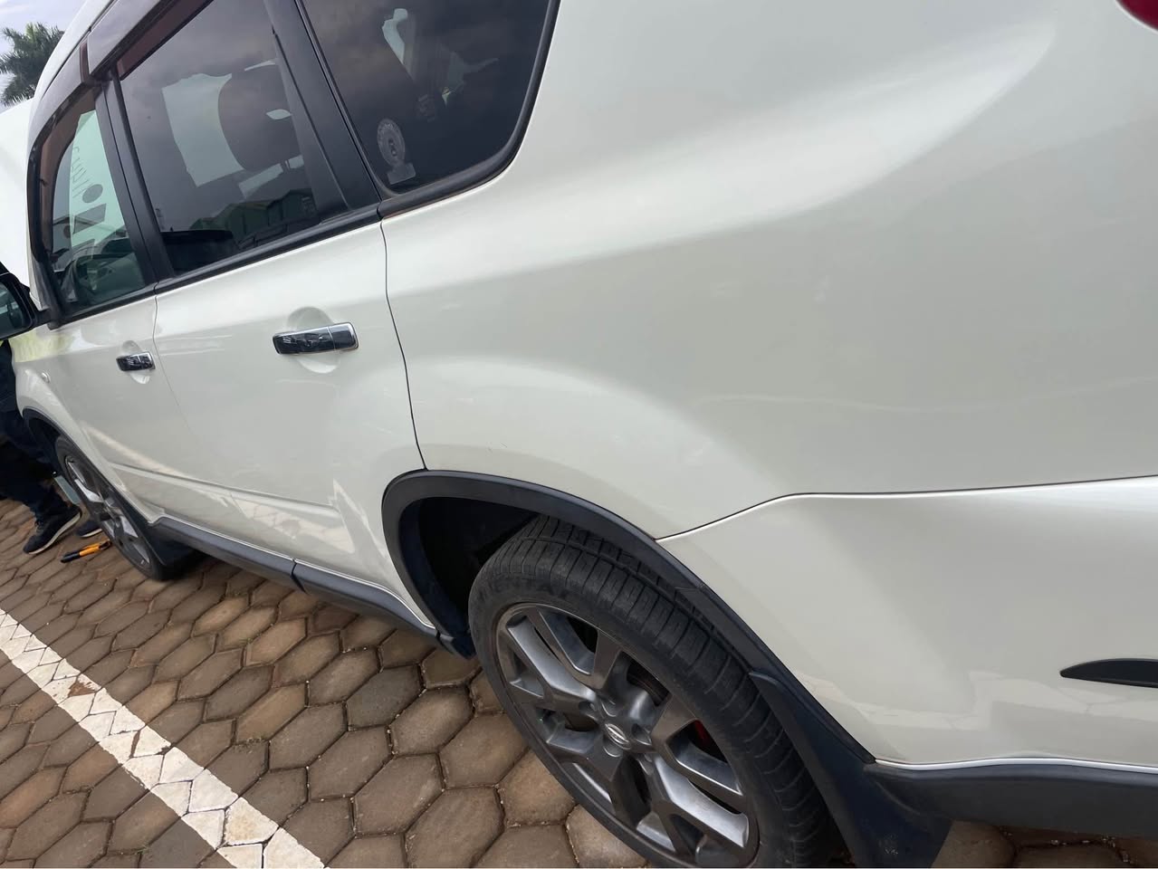 A picture of Nissan X tail