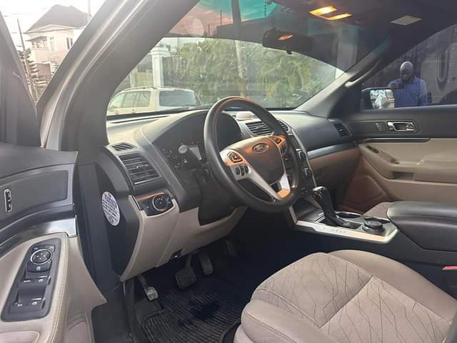 A picture of 2014 Ford explorer