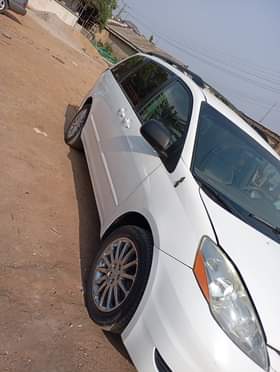 A picture of Tokunbo Toyota Sienna 08 Engine excellent Gear topnotch AC chilling