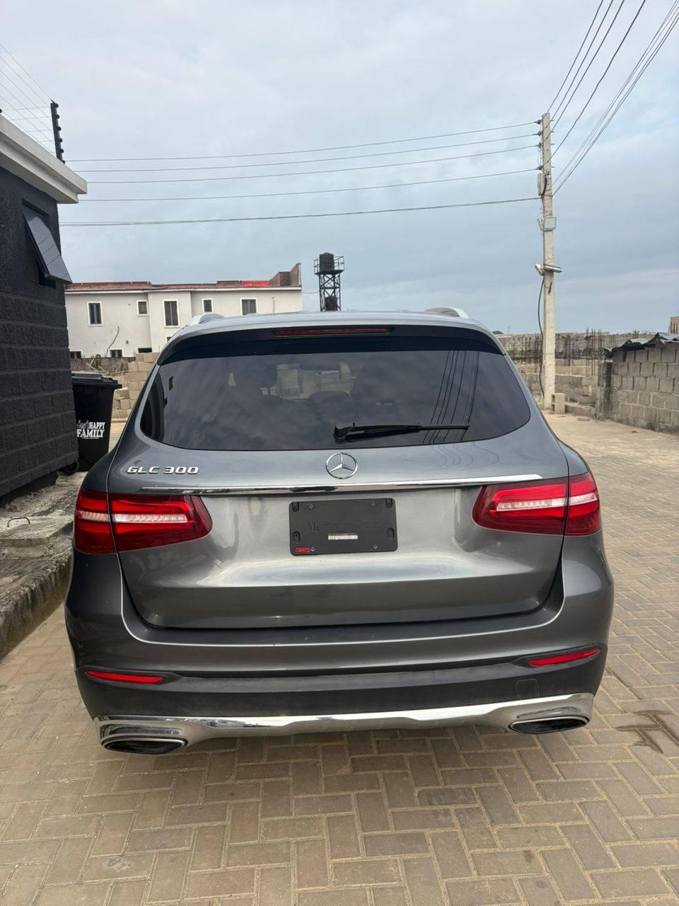 A picture of Car