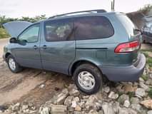 A picture of Sienna 2002