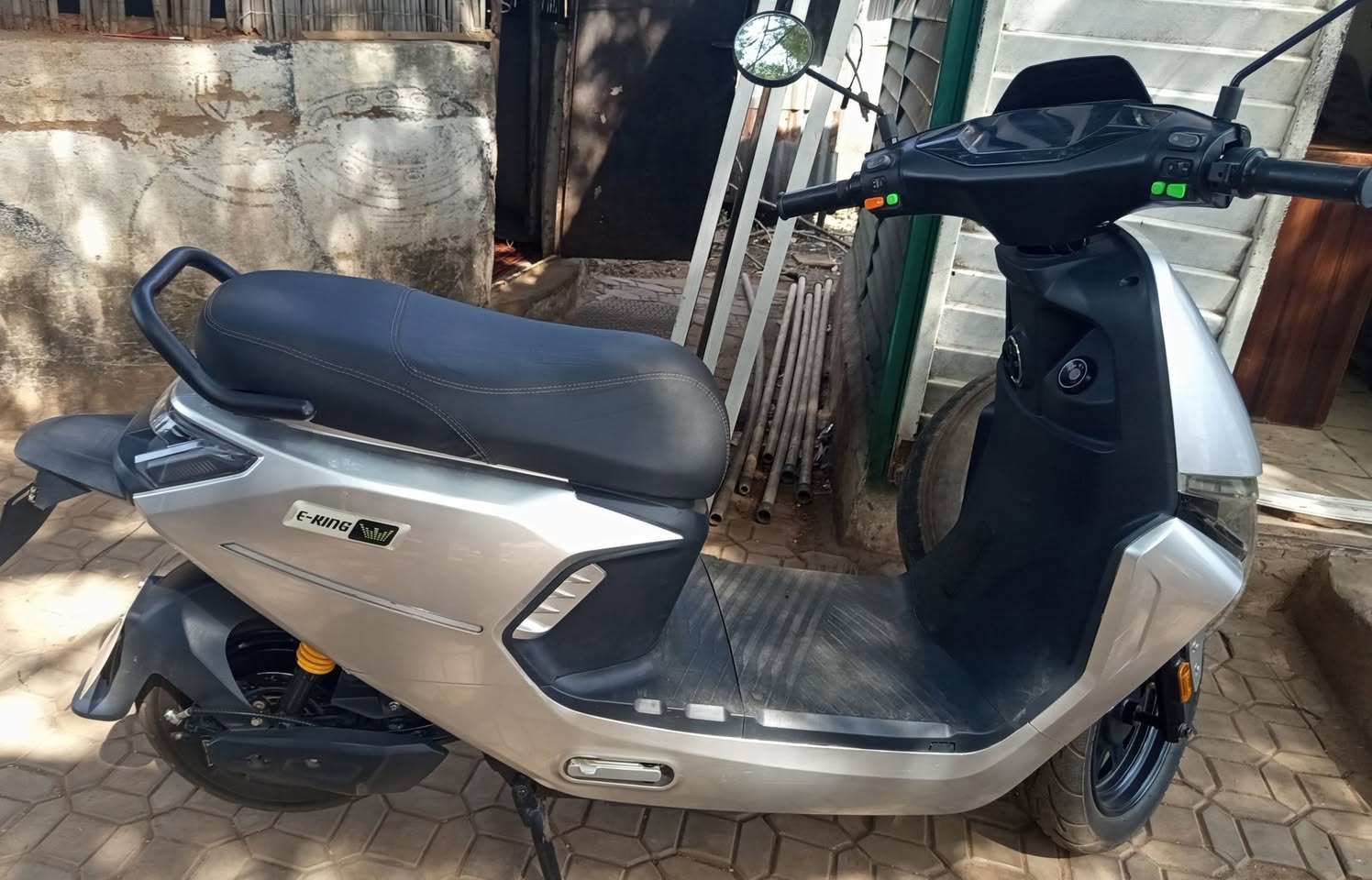 A picture of GRAND ECONOMY Few months used E KING ELECTRIC MOTORCYCLE available